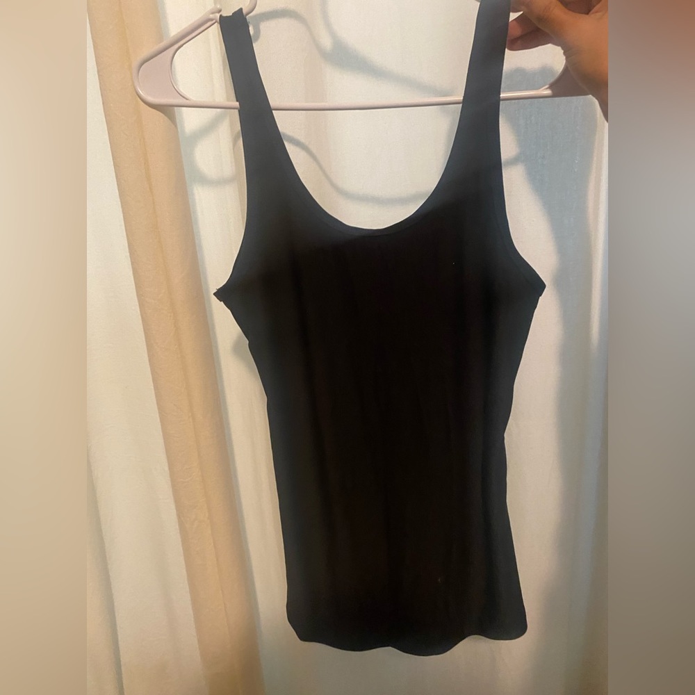 Very soft! Doesn’t fit me, but very stretchy, perfect for hanging out or the gym